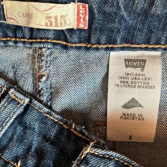 Levi's women’s Blue Jeans Capri with cuff Size 6 - Picture 4 of 7